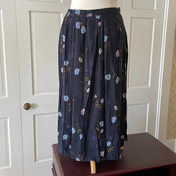 🥀 Vintage Sag Harbor Midi Skirt Navy Floral 🥀 - Picture 1 of 8